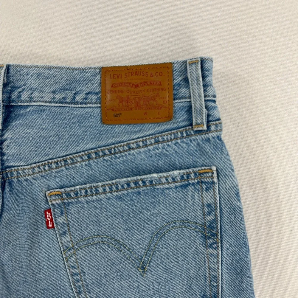 Levis please note